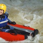 Wildwasser rafting und flusswanzen am fluss tummel